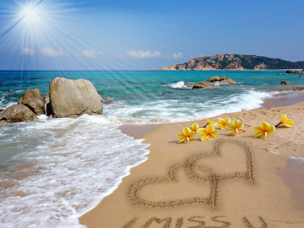 Надпись на песке счастье