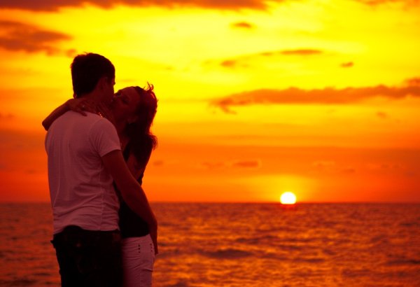 Влюбленные на закате