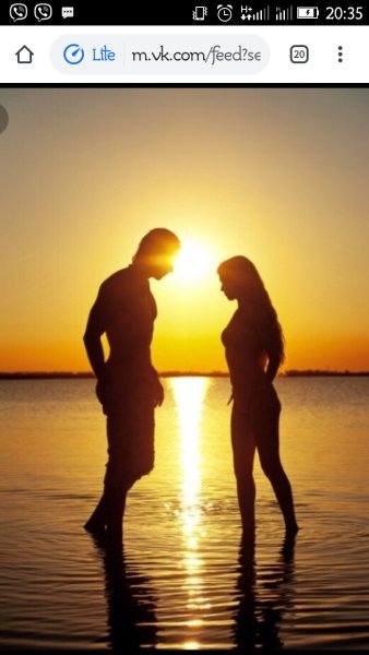 Влюбленные на берегу моря