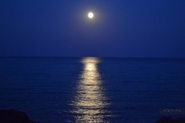Лунная дорожка на море