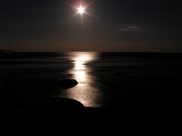 Лунная дорожка на море