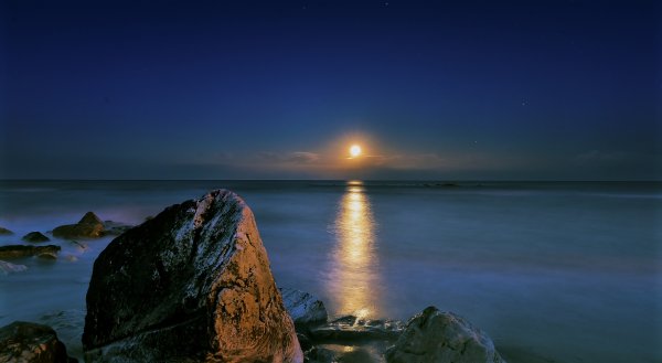 Лунная дорожка на море