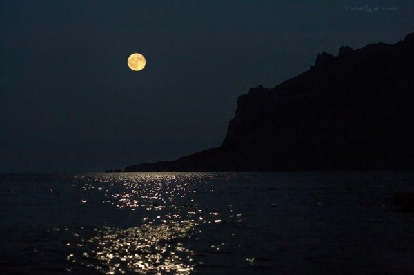 Лунная дорожка на море