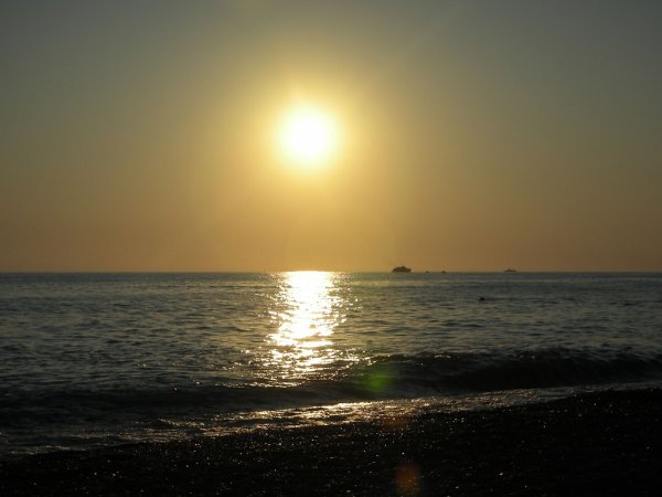 Луна над морем
