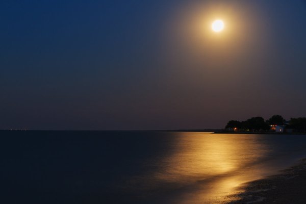 Лунная дорожка на воде