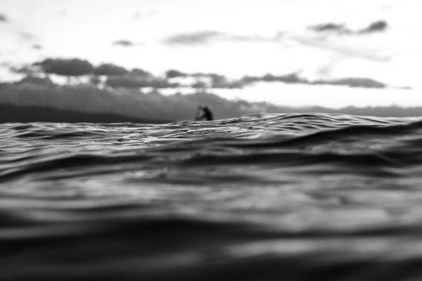 Черно белые волны