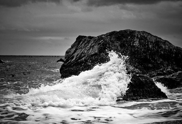 Море черно белое