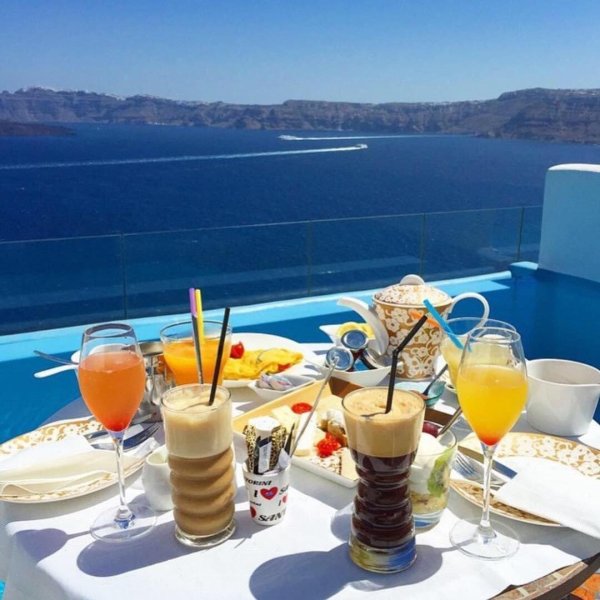 Завтрак с видом на море