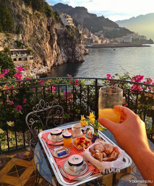 Завтрак на берегу океана