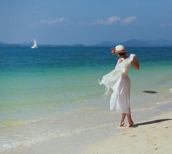 Девушка на волне