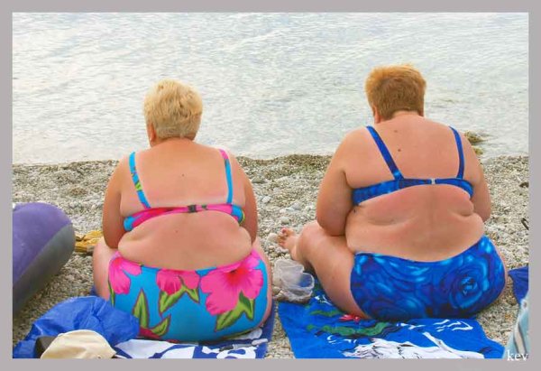 Море зовёт волна поёт а мы такие загораем