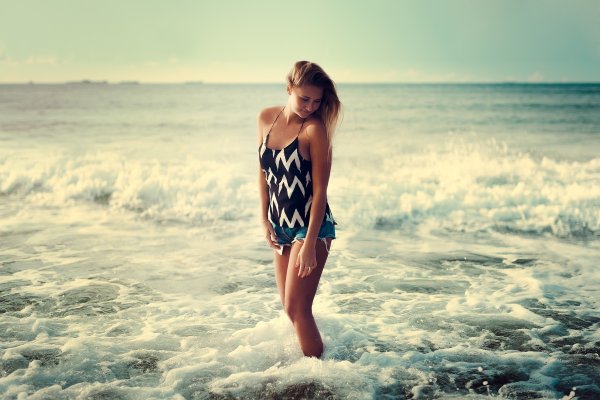 Красивые девушки на море