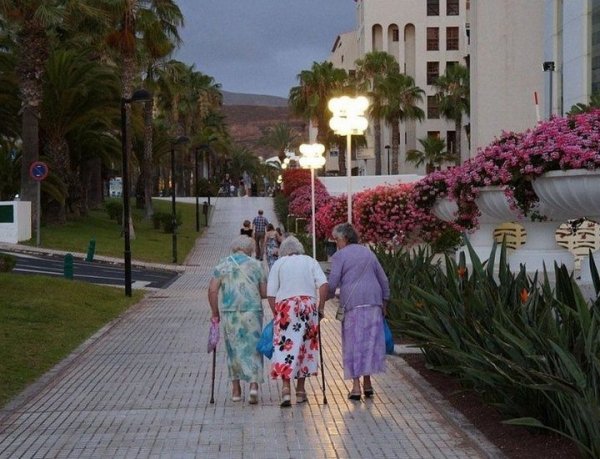 Муж отпустил с подругами на море