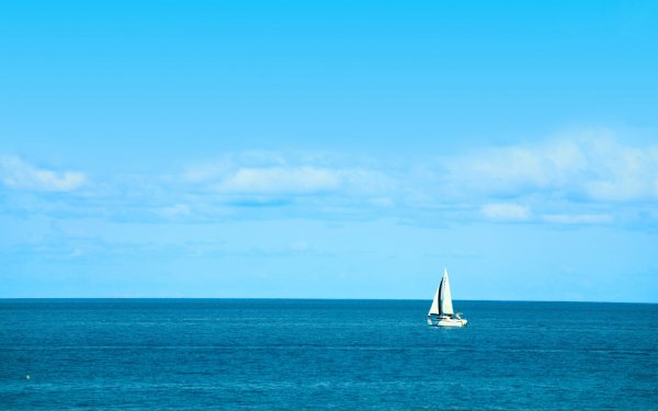 Море корабль вдалеке