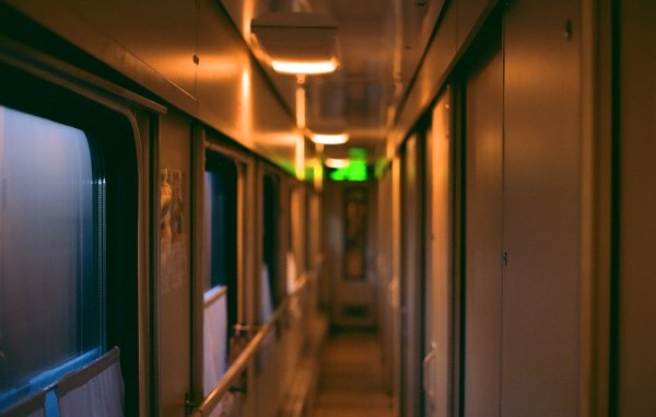 Выйти за хлебом и уехать в Питер