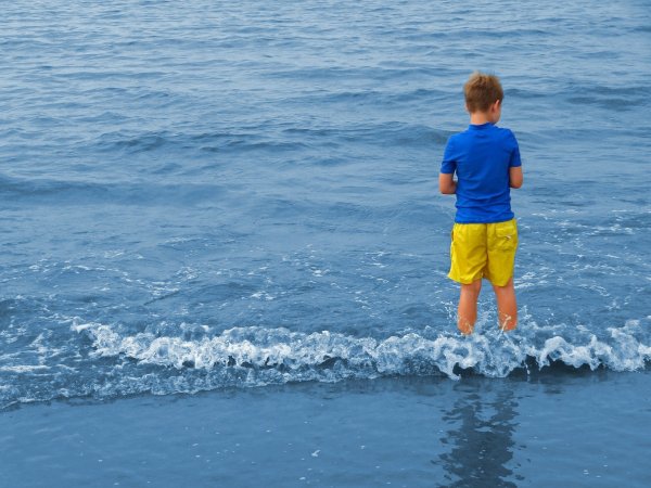 Мальчишки на море
