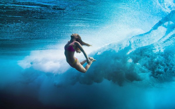 Фелисити Палмер серфингистка