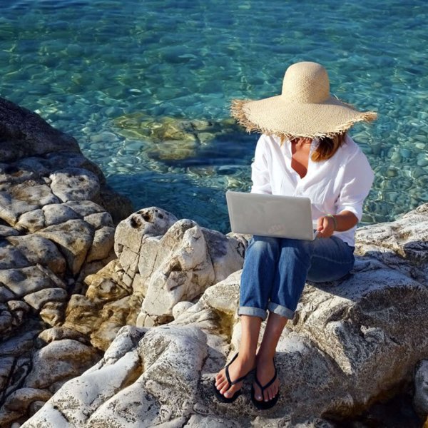 Деловая женщина море