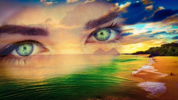 У неё глаза цвета моря