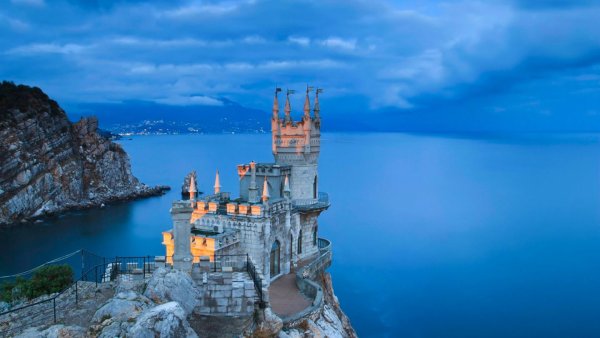 Замок Адель море