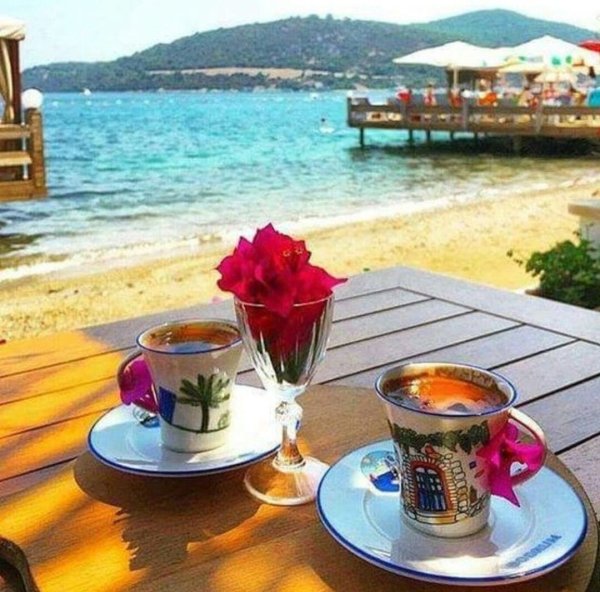 Утро на море с кофе