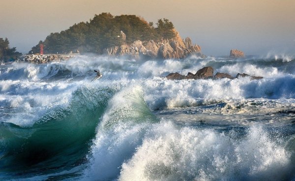 Крым скалы шторм