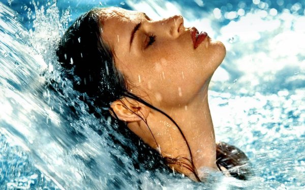 Женщина вода