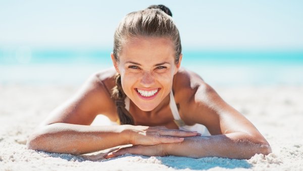 Жмурится на солнце