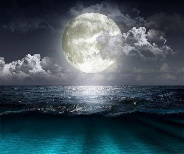 Лунная дорожка на море