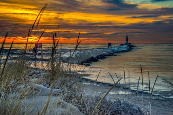 Море зима закат