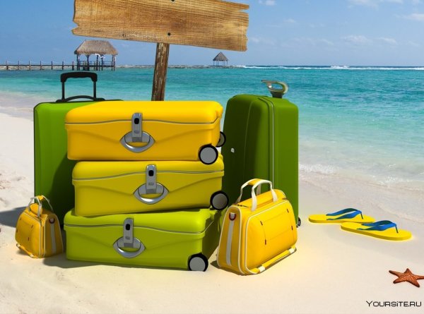 Собранный чемодан на море