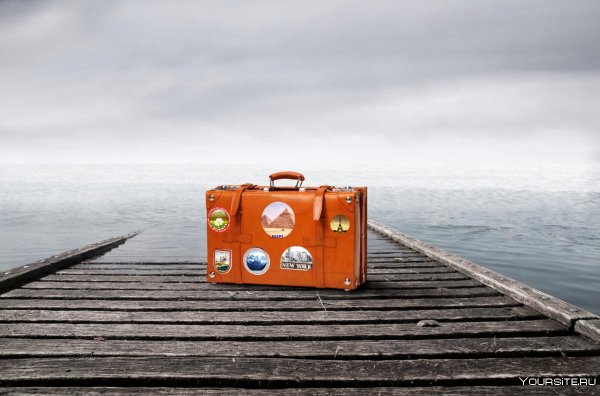 Чемодан красивый