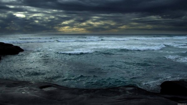 Океан ночью