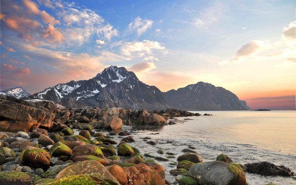 Пейзаж море и горы