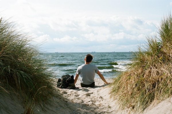 Лодка на фоне моря