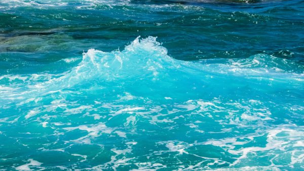 Девушка тонет