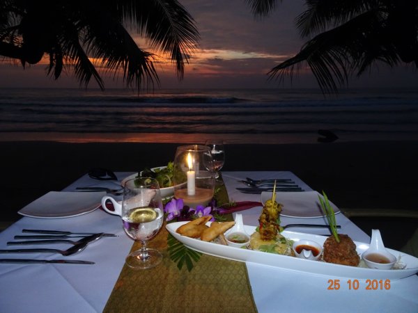 Ужин на берегу моря