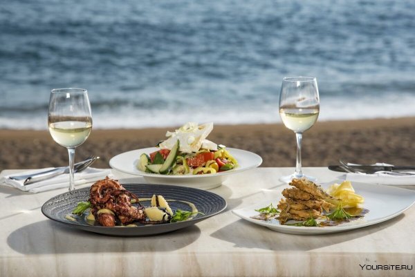 Ресторан столики в море