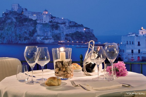 Романтический ужин с видом на море