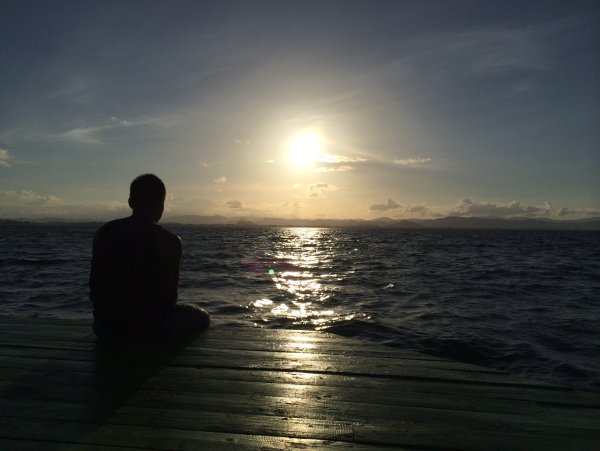 Лодка в море шторм