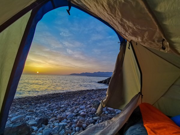 Утро в палатке у моря