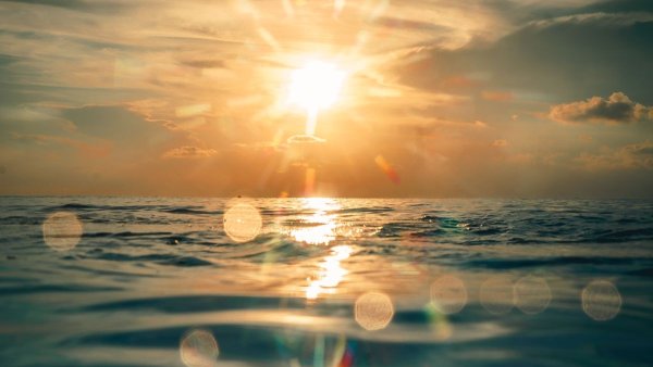 Лучи солнца сквозь облака