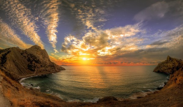 Яркое солнце море