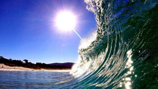 Солнечный свет над морем