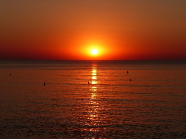 Оранжевый закат на море