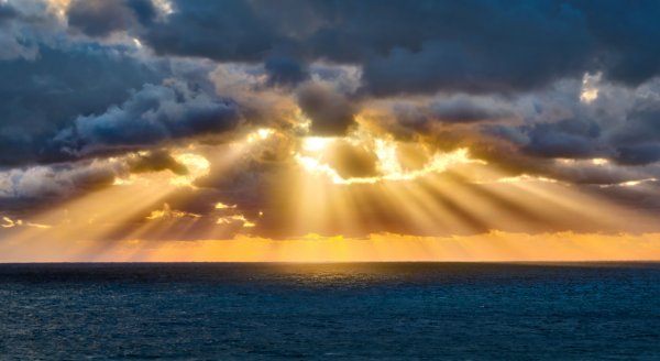 Солнце над водой