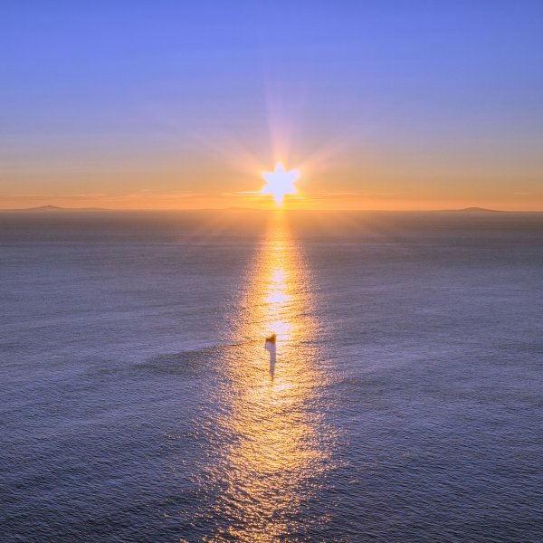 Отражение солнца в море