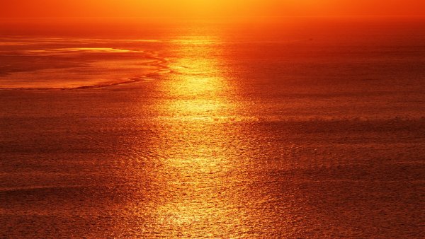 Оранжевый закат на море