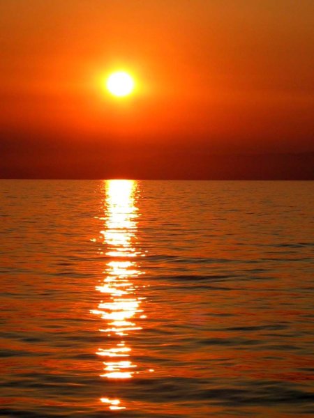 Оранжевое небо оранжевое море