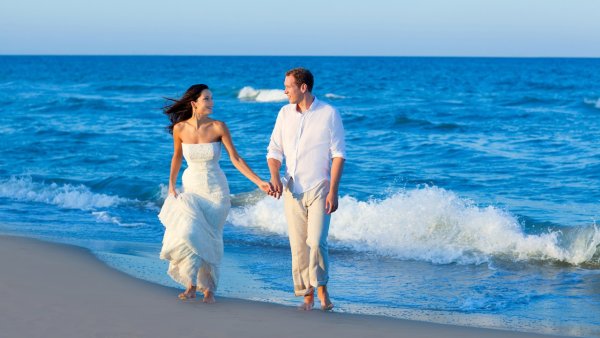 Влюбленные на берегу моря